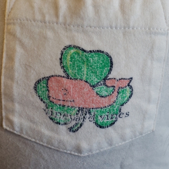 Vineyard vines long sleeve white tshirt whale 🐋 - Picture 2 of 6